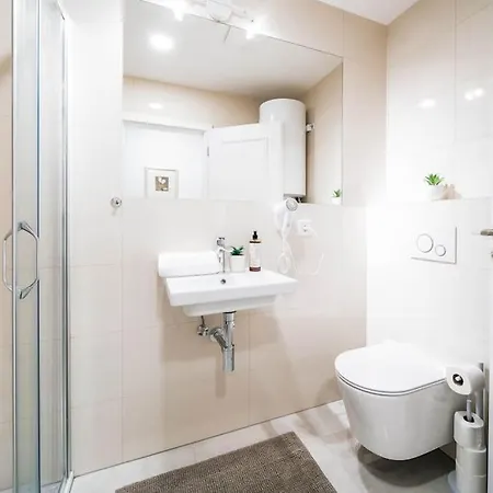 Cavallo Deluxe Xl Balcony City Center Apartment